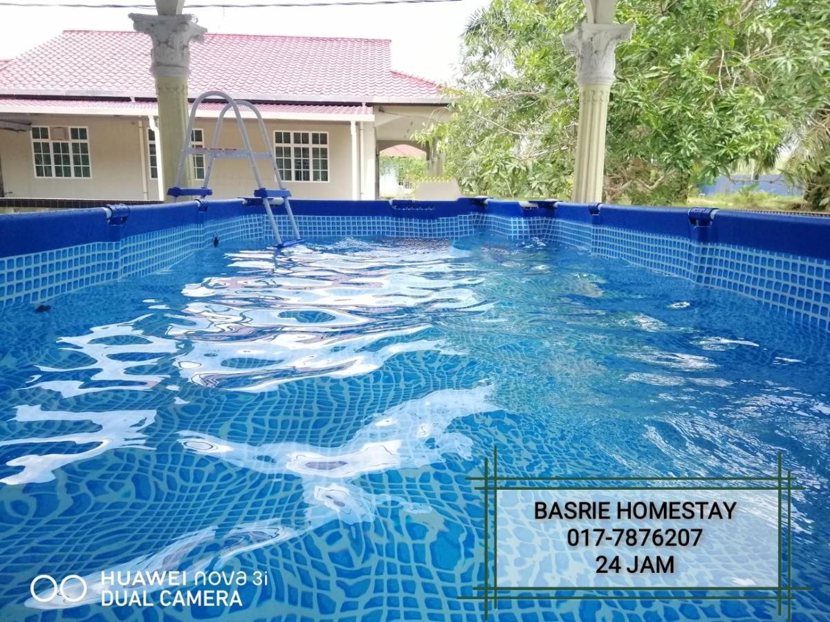 Basrie Villa "Mslim Only" - Mini Cinema , Private Pool , Wi-Fi , Netflix Muar Exteriér fotografie