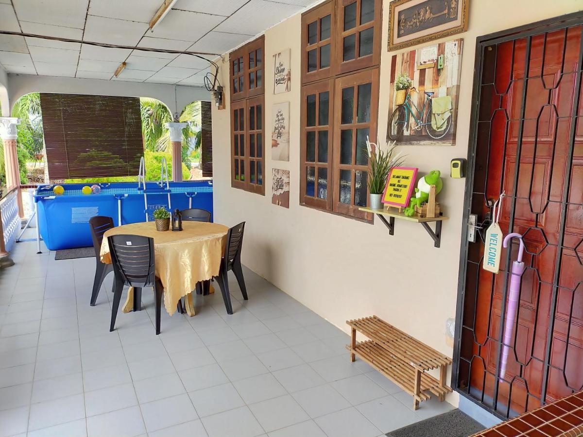 Basrie Villa "Mslim Only" - Mini Cinema , Private Pool , Wi-Fi , Netflix Muar Exteriér fotografie