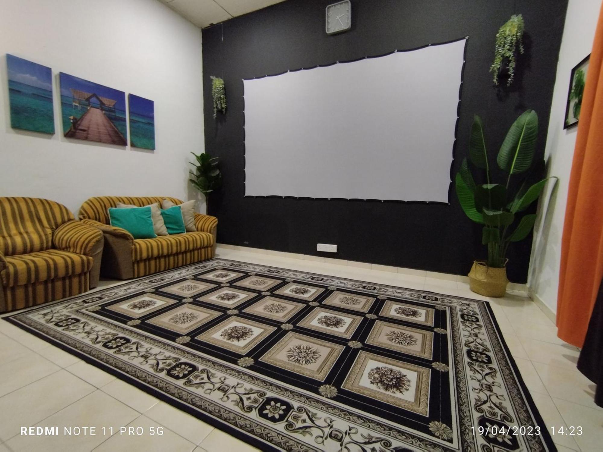 Basrie Villa "Mslim Only" - Mini Cinema , Private Pool , Wi-Fi , Netflix Muar Exteriér fotografie